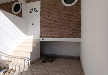 DUPLEX - DOS DORMITORIOS- PATIO - COCHERA -  AV RAMIREZ 882 